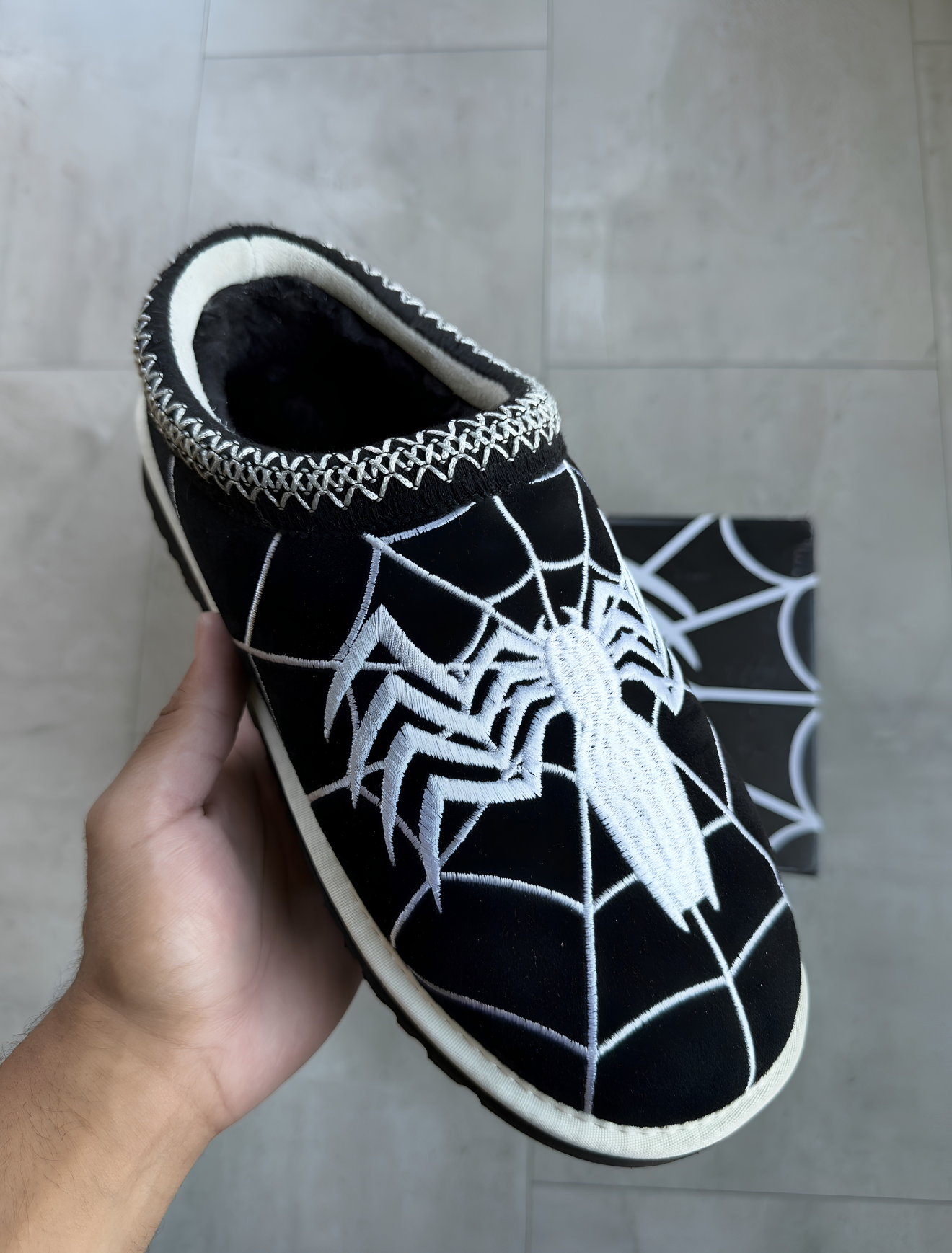V3nom Slippers