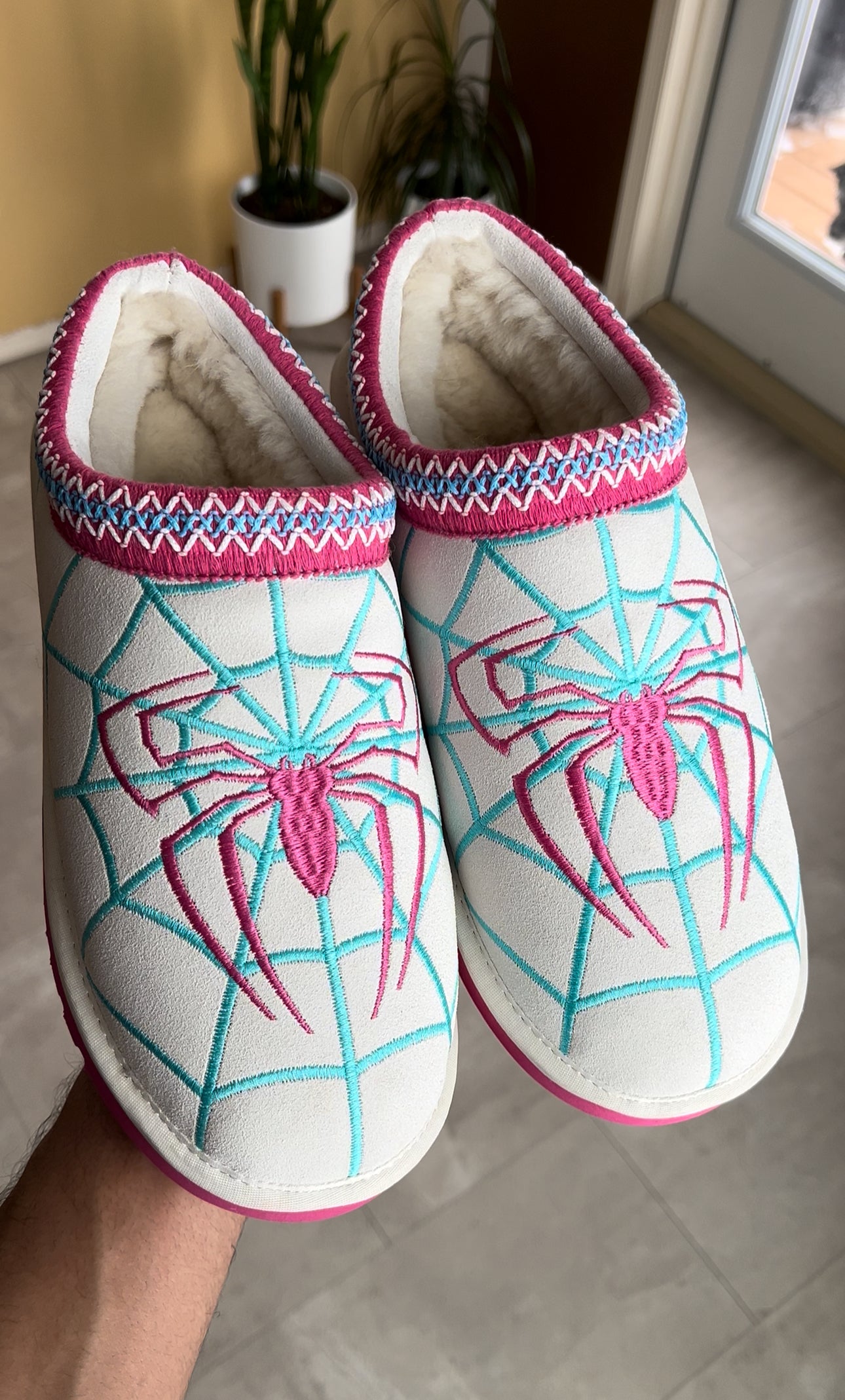 Spider Slippers Adult (White)