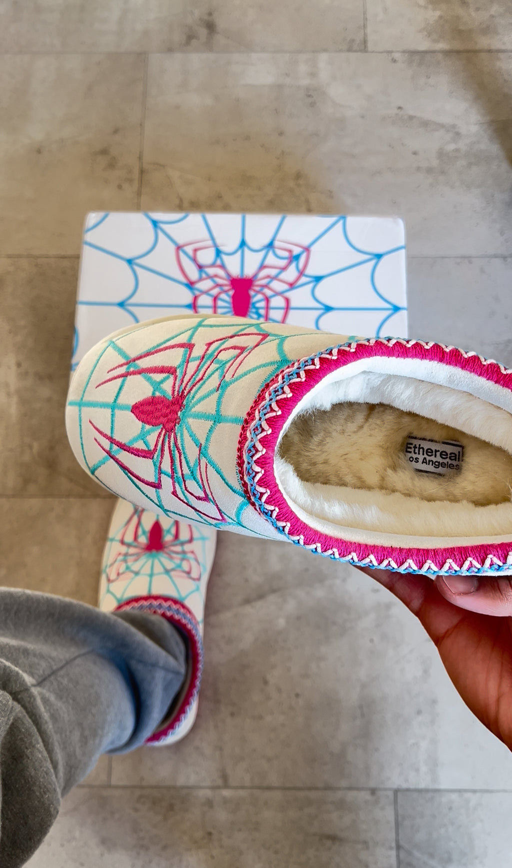 Spider Slippers Adult (White)