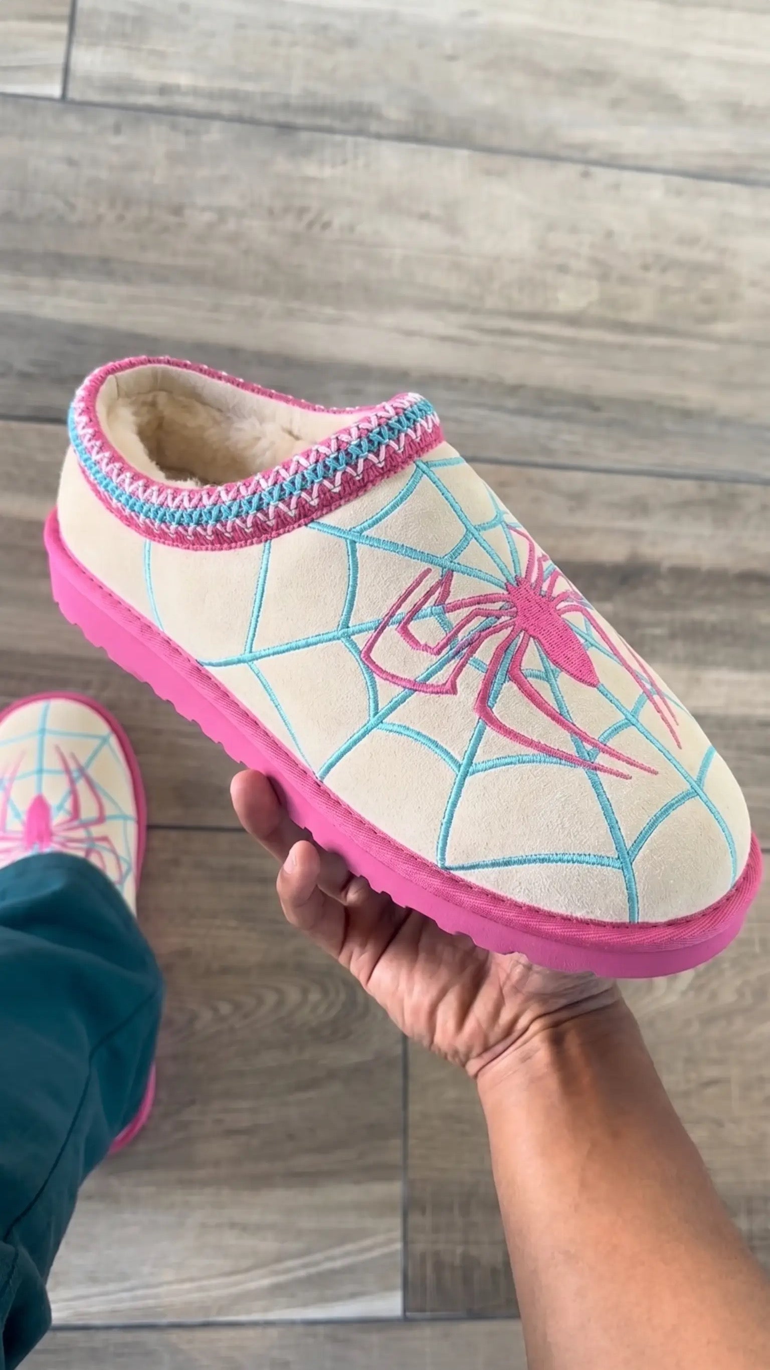 Gw3n Slippers